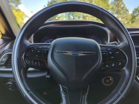 Used 2020 Chrysler Pacifica Limited image 15