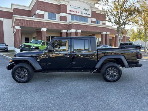 New 2025 Jeep Gladiator Sport AWD/4WD image 6