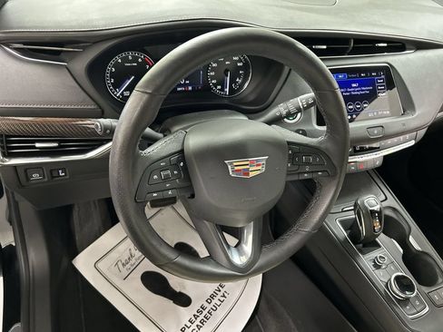 Used 2019 Cadillac XT4 Sport w/ Cold Weather Package AWD/4WD image 4
