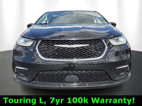 Certified 2024 Chrysler Pacifica Touring-L image 2