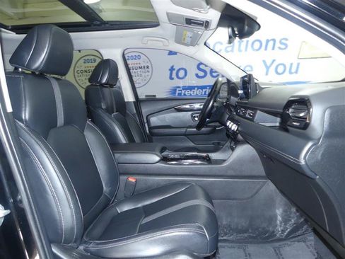 Used 2023 Honda Pilot Touring image 8