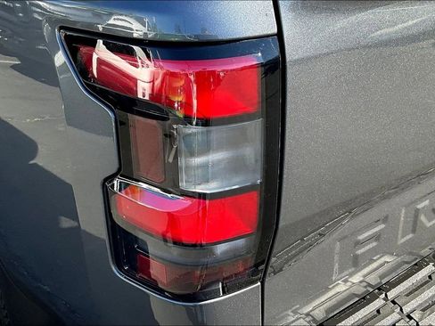 Used 2023 Nissan Frontier SV w/ Tow Package AWD/4WD image 23