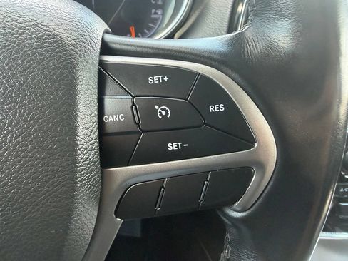 Used 2022 Jeep Grand Cherokee Limited AWD/4WD image 16