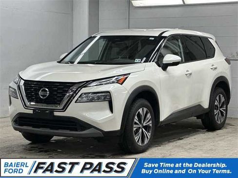 Used 2021 Nissan Rogue SV image 1