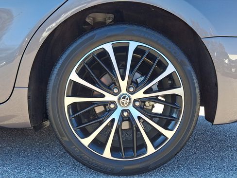 Used 2020 Toyota Camry SE image 9