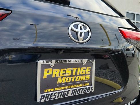 Used 2022 Toyota Highlander XLE image 12