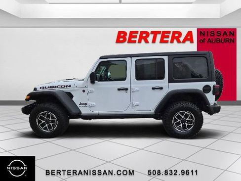 Used 2025 Jeep Wrangler Unlimited Rubicon AWD/4WD image 1