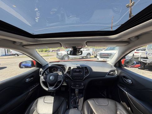 Used 2021 Jeep Cherokee Latitude Plus w/ Sun & Sound Group AWD/4WD image 24