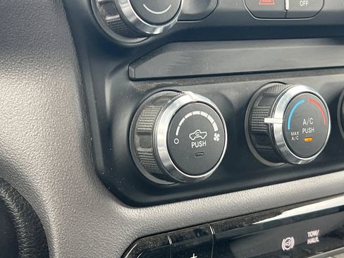 Used 2024 RAM 3500 Big Horn image 28