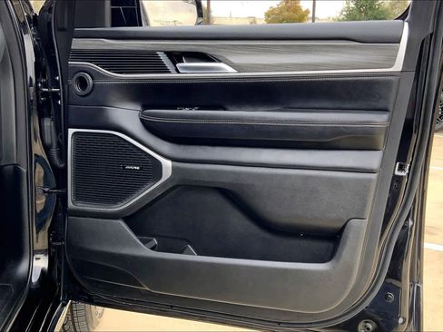 Used 2023 Jeep Wagoneer L Series III w/ Preferred Equipment Group image 22