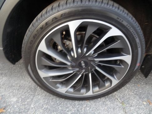 Certified 2024 Lincoln Aviator Reserve w/ Equipment Group 201A image 11