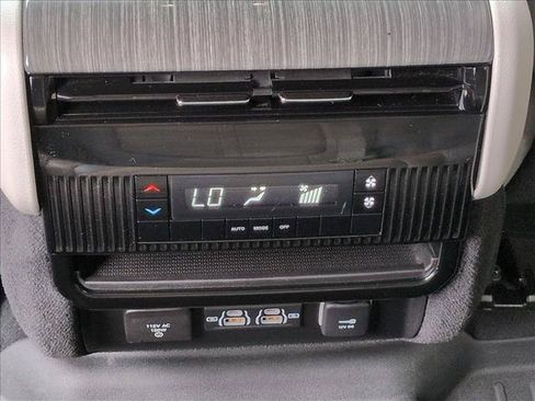 Used 2022 Jeep Wagoneer Series II AWD/4WD image 26