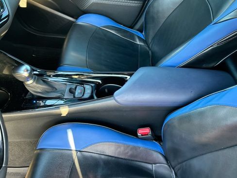 Used 2021 Toyota C-HR XLE FWD image 27