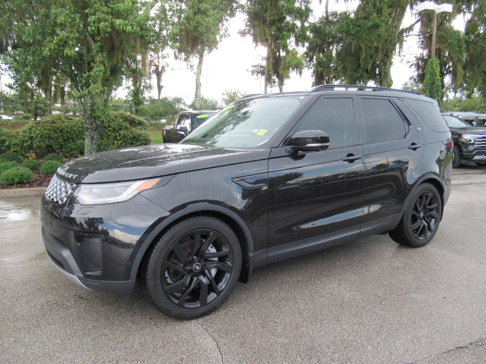 Used 2024 Land Rover Discovery S AWD/4WD image 4