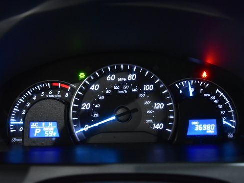 Used 2012 Toyota Camry LE image 17