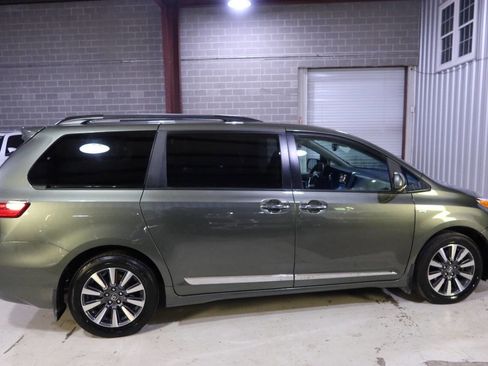 Used 2018 Toyota Sienna XLE w/ Protection Package image 6
