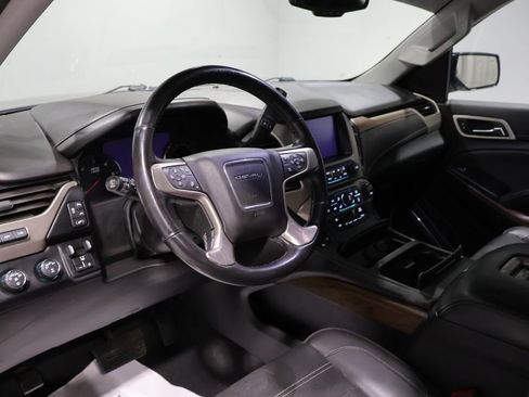 Used 2019 GMC Yukon XL Denali AWD/4WD image 16