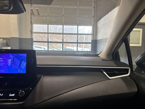 Used 2025 Toyota Corolla LE image 34