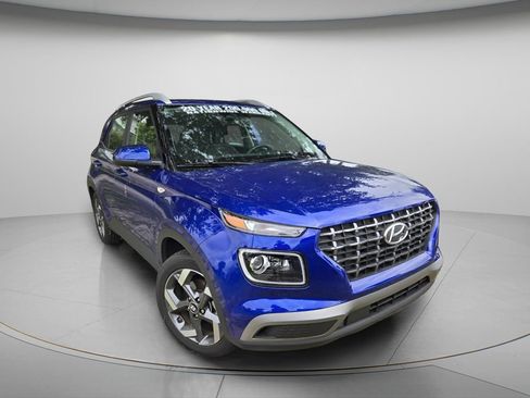 Used 2025 Hyundai Venue Limited FWD image 4