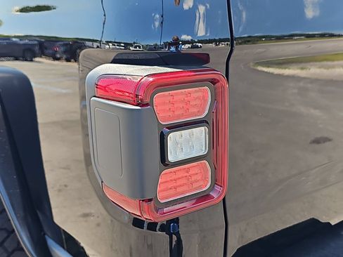 Used 2020 Jeep Gladiator Overland AWD/4WD image 33