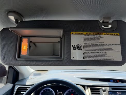 Used 2019 Toyota Highlander XLE FWD image 32