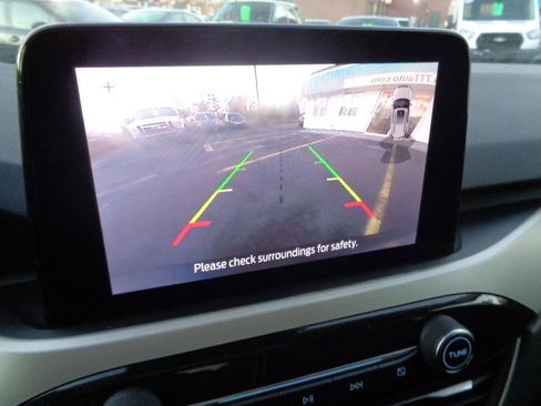 Used 2020 Ford Escape SEL image 9