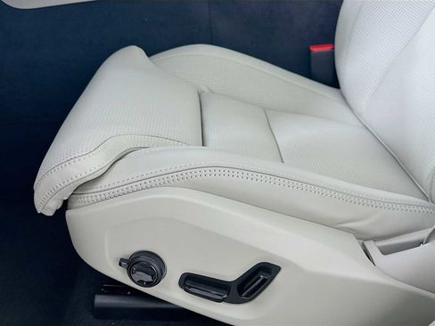 New 2026 Volvo XC60 B5 Ultra w/ Climate Package PRO image 17