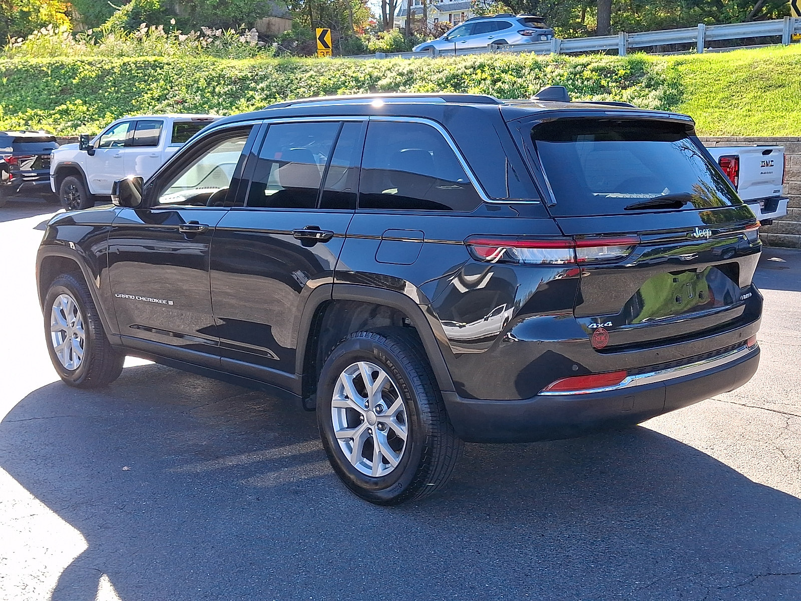 Used 2024 Jeep Grand Cherokee Limited AWD/4WD image 4
