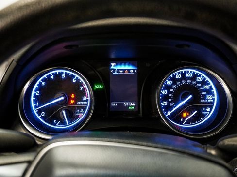 Used 2020 Toyota Camry LE image 27