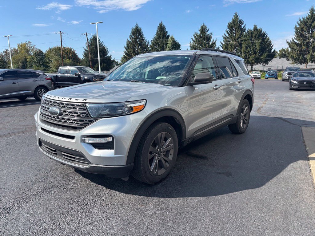 Used 2021 Ford Explorer XLT w/ Equipment Group 202A AWD/4WD image 2