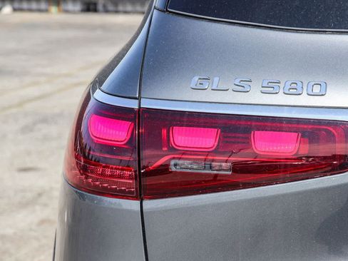 New 2026 Mercedes-Benz GLS 580 4MATIC image 7