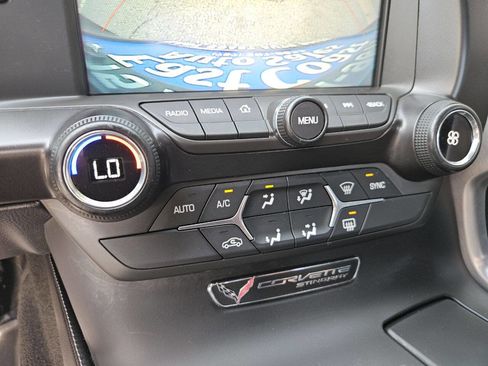Used 2019 Chevrolet Corvette Stingray Coupe w/ 1LT RWD image 25