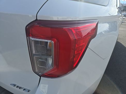 Used 2023 Ford Explorer Platinum w/ Technology Package image 36