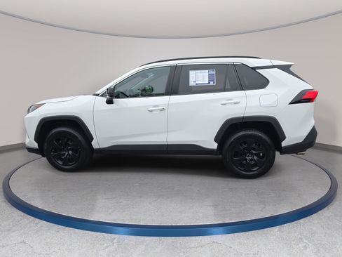 Used 2020 Toyota RAV4 LE FWD image 8