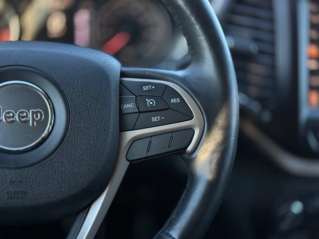 Used 2014 Jeep Cherokee Latitude w/ Comfort/Convenience Group AWD/4WD image 29