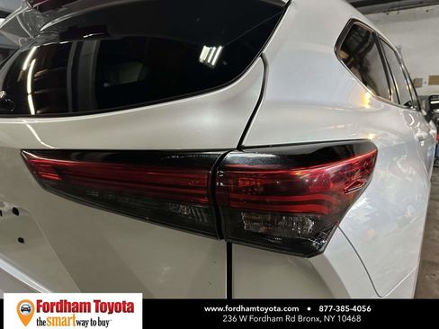 Used 2022 Toyota Highlander XLE image 11