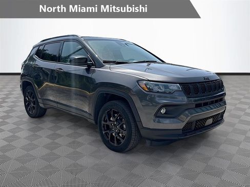 Used 2023 Jeep Compass Latitude w/ Sun and Sound Group AWD/4WD image 1
