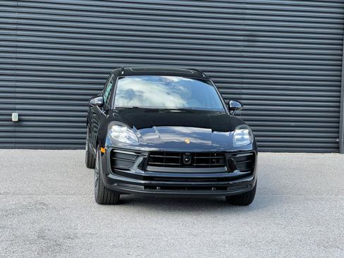 Certified 2025 Porsche Macan image 10