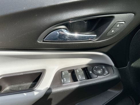 Used 2020 Chevrolet Equinox LS w/ LS Convenience Package image 13