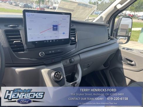 New 2023 Ford E-Transit Medium Roof image 18