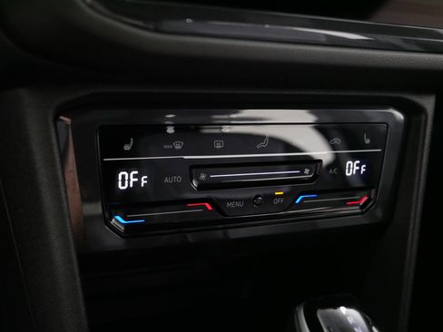 Certified 2024 Volkswagen Tiguan SE R-Line AWD/4WD image 23