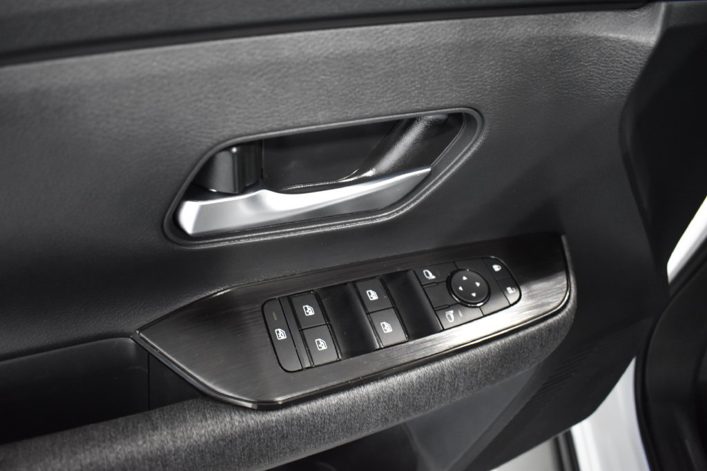 Certified 2026 Nissan Kicks SV AWD/4WD image 16