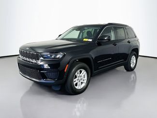 Used 2023 Jeep Grand Cherokee Laredo w/ Luxury Tech Group I AWD/4WD video 3