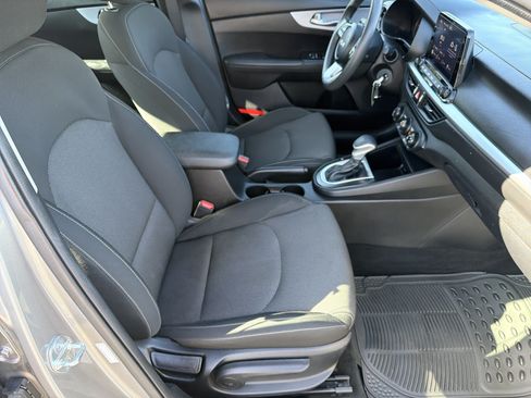 Used 2024 Kia Forte LXS FWD image 11