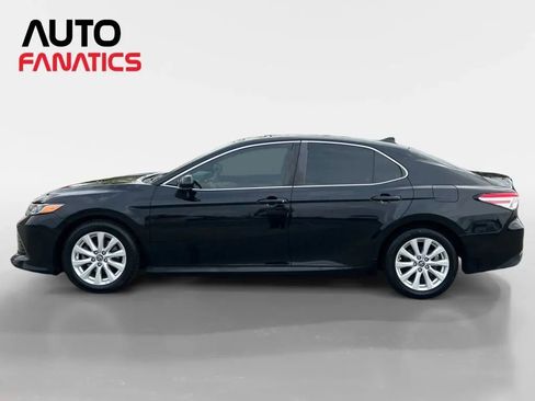 Used 2020 Toyota Camry LE image 2