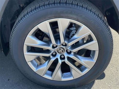 Used 2023 Toyota RAV4 XLE Premium image 8