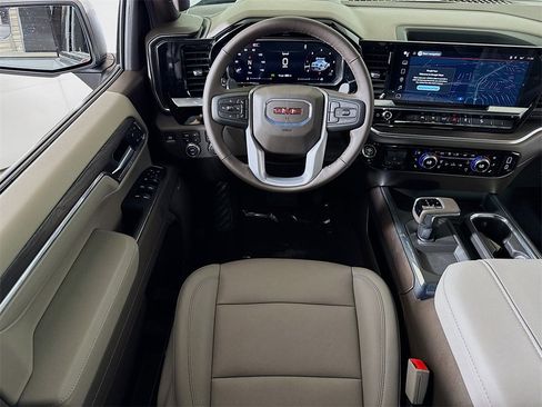 New 2026 GMC Sierra 1500 SLT image 15