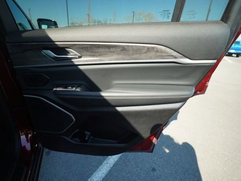 Used 2022 Jeep Grand Cherokee L Limited image 23