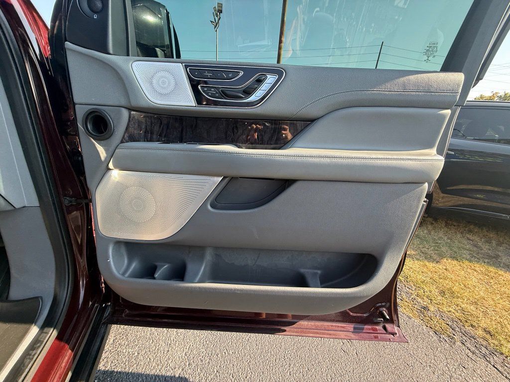 Used 2021 Lincoln Navigator L Reserve w/ Luxury Package AWD/4WD image 22
