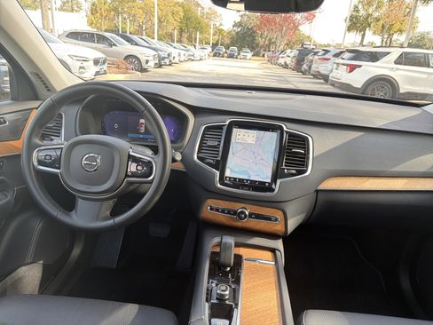 Certified 2023 Volvo XC90 B5 Plus image 30
